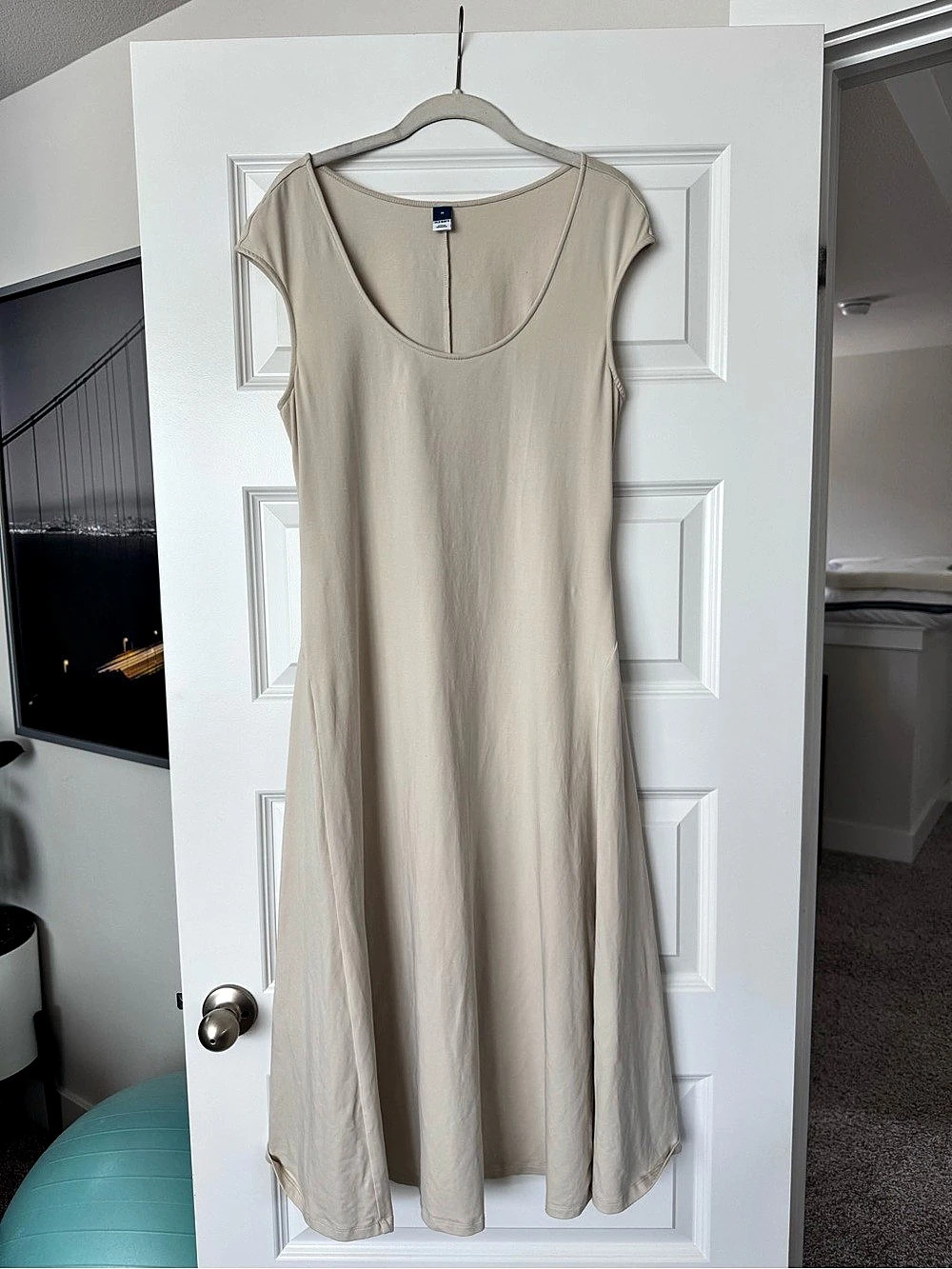 Old Navy Maxi Dress in Beige Size Medium Like New